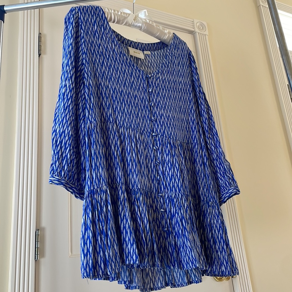 Dress up your leggings with this airy, royal blue MAEVE tunic. Women’s size L.